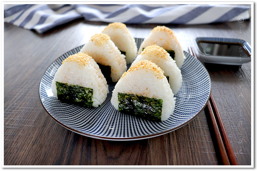 Sushi selber machen: Onigiri - Gefülltes Reisbällchen