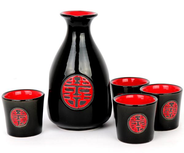 Sake-Set (5 tlg., rot-schwarz mit chin. Schriftzeichen)