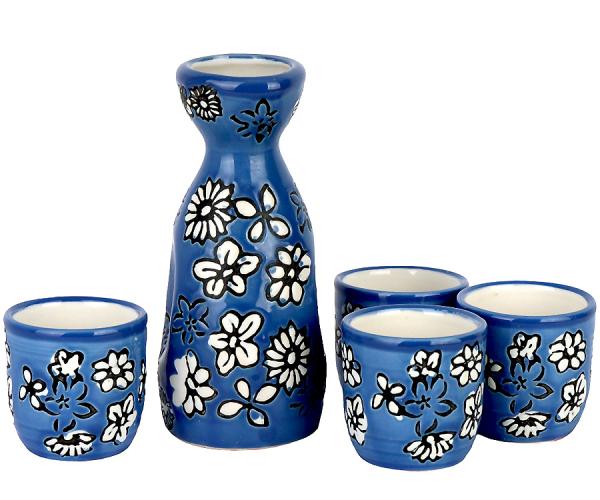 Blaues Sake-Set mit Blumenmotiv